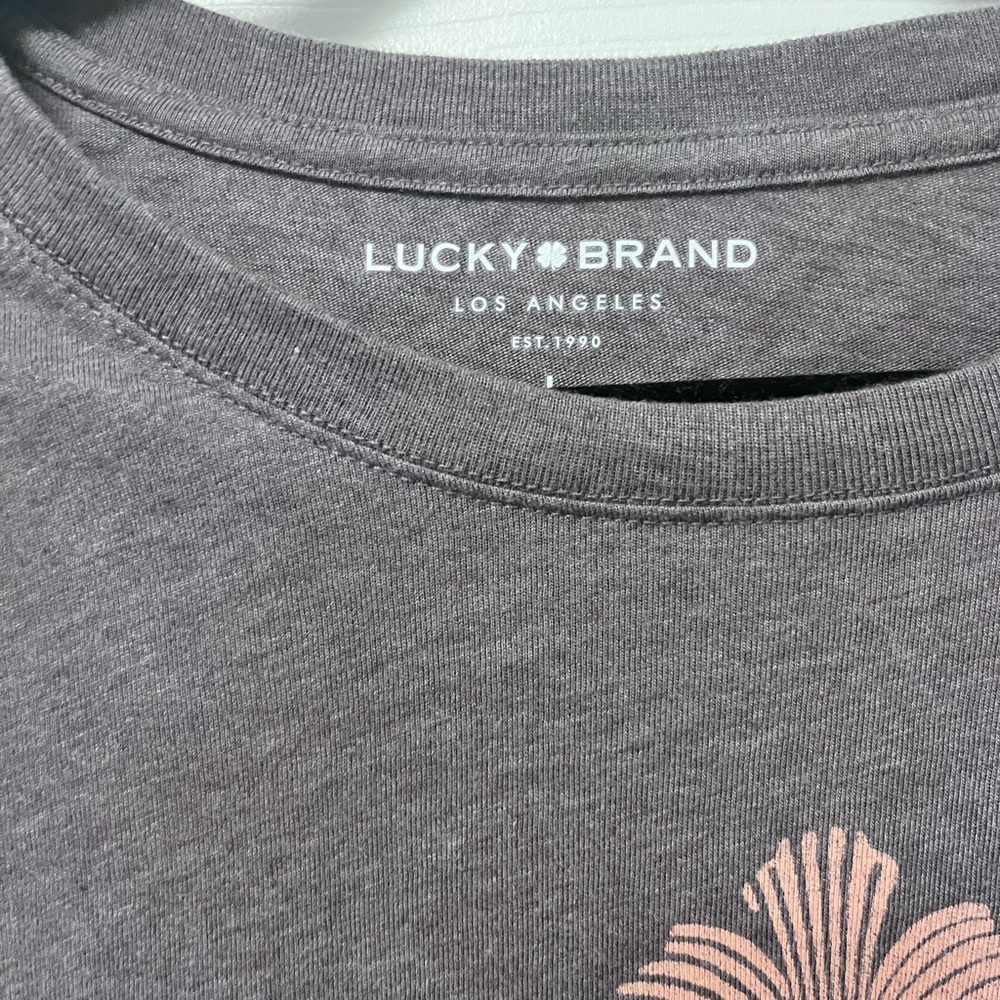 ✨ Celestial Embroidered Lucky Brand Tee - Picture 5 of 10